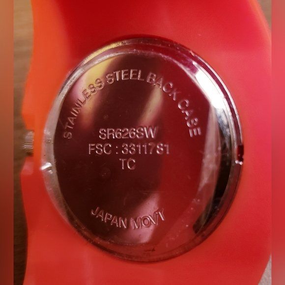 VINTAGE Avon Red/Orange Acrylic 60s Mod Style Cuff Bracelet Watch - Picture 7 of 7